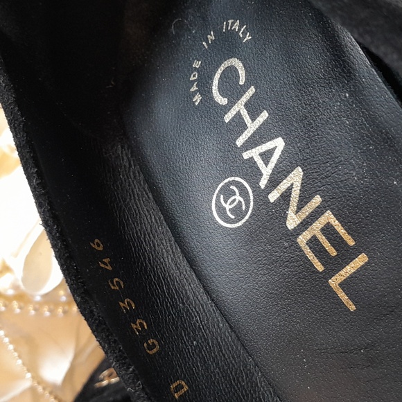 Authentic CHANEL Stunning Suede Gold CC Heels! - Picture 3 of 11